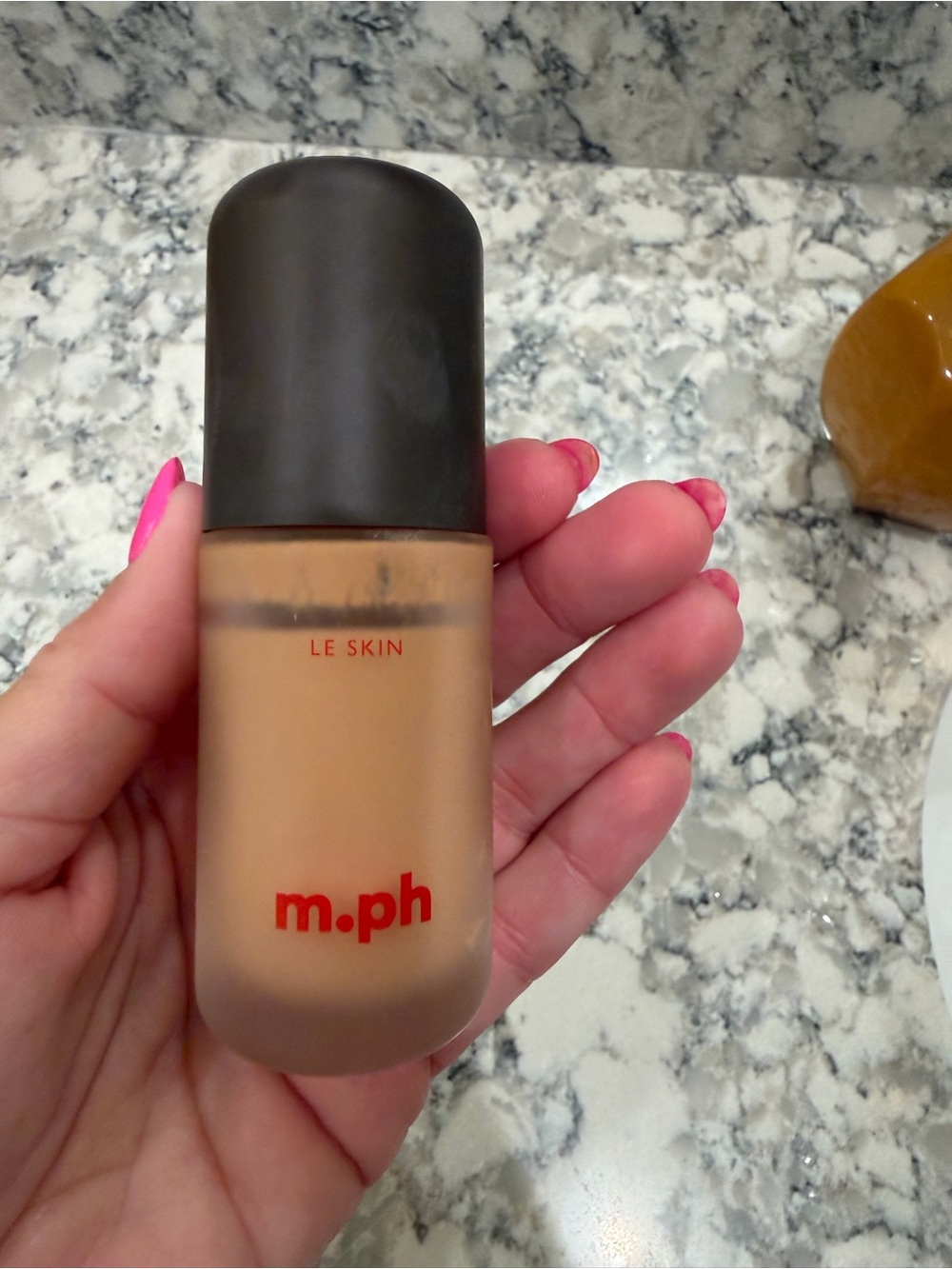 Le Skin Liquid Foundation in Warm Beige – Buildable Natural Coverage